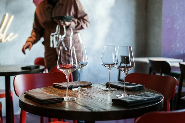 Sustainable soirés: how bars can maintain the party atmosphere while embracing eco-friendly practices